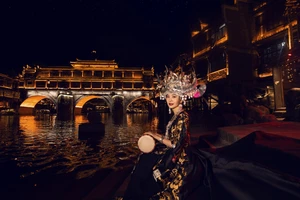 去凤凰旅游攻略_凤凰古城景点介绍_凤凰古城游玩攻略