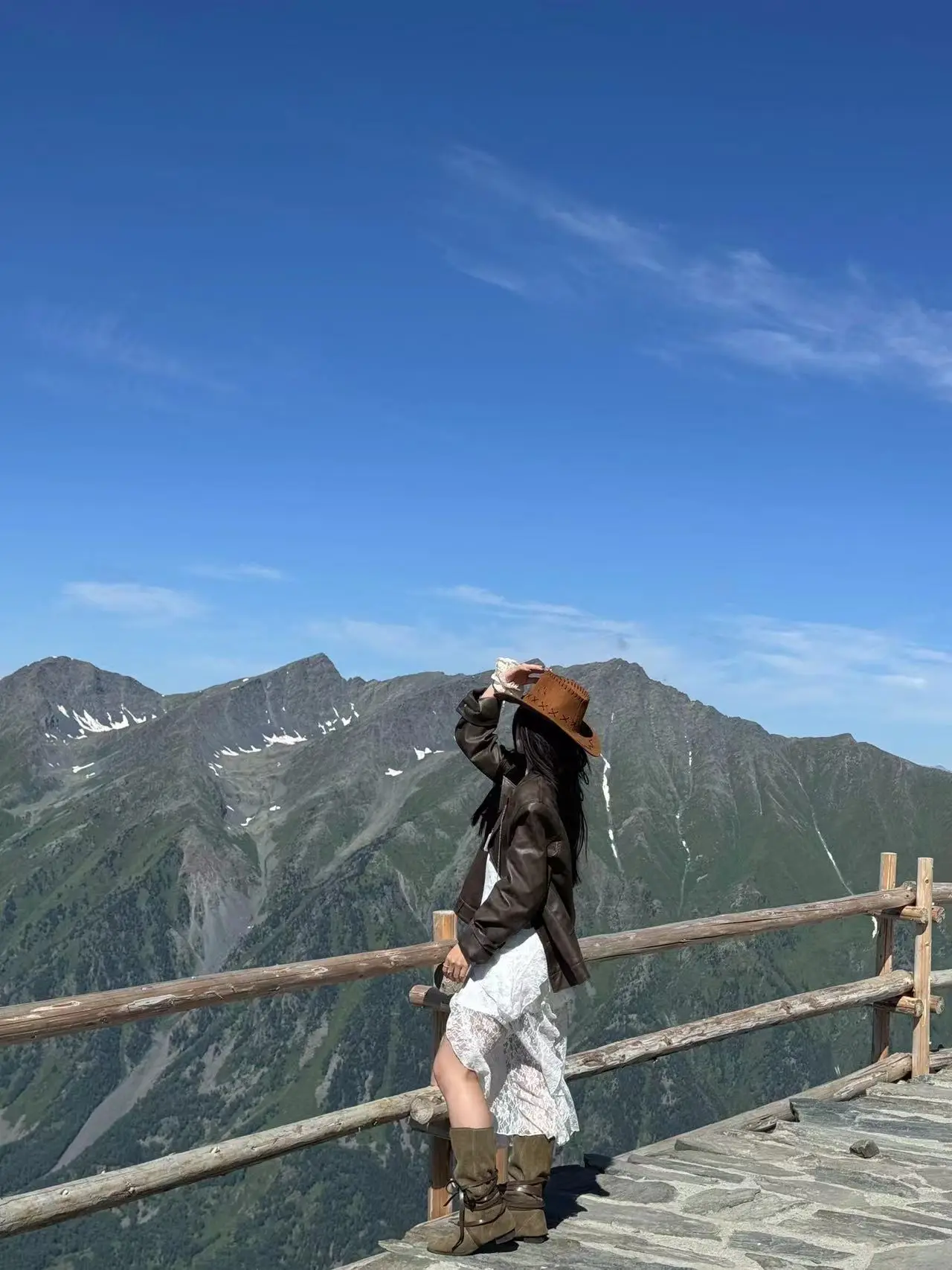 人均2000元乌鲁木齐旅游攻略_新疆乌鲁木齐10天9晚旅行团_新疆天山旅游攻略