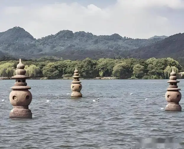 断桥残雪苏堤春晓_杭州西湖十大景点_杭州西湖旅游攻略