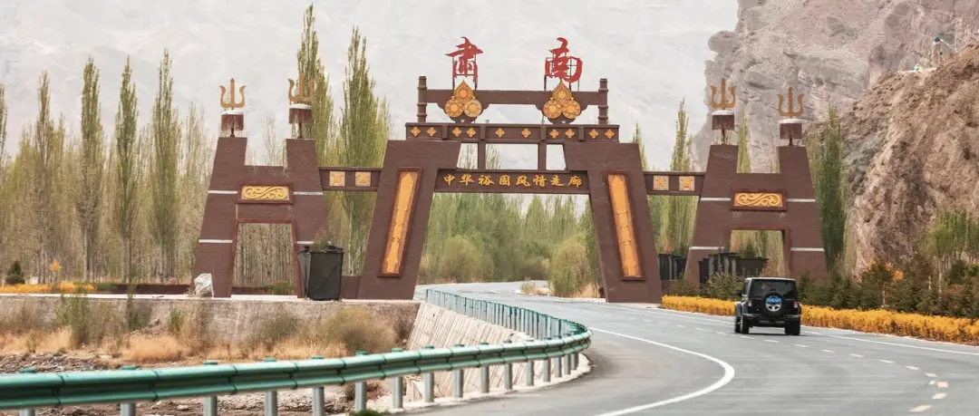 张掖马蹄寺旅游攻略_张掖最美打卡地_张掖丹霞地貌旅游攻略