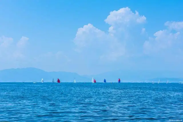 玉溪抚仙湖旅游攻略_玉溪抚仙湖六个景点详解_抚仙湖月亮湾湿地公园游玩攻略