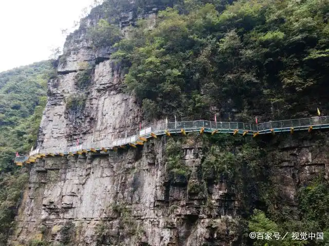 张家界玻璃桥雪景_张家界冬天旅游攻略_张家界冬季旅游攻略