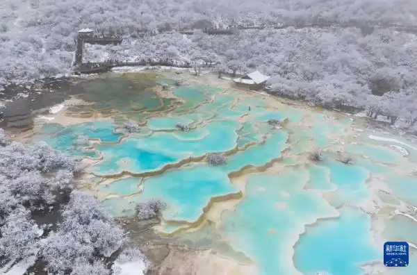 九寨黄龙高铁站直达景区交通方式_黄龙旅游攻略黄龙景图_阿坝州九寨沟黄龙旅游攻略