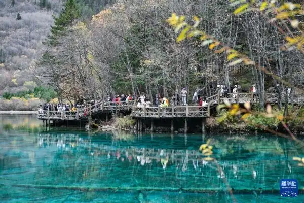 黄龙旅游攻略黄龙景图_九寨黄龙高铁站直达景区交通方式_阿坝州九寨沟黄龙旅游攻略