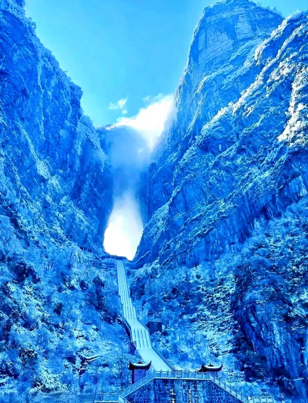 张家界冬季旅游攻略_天门山冬季雪景_张家界冬天旅游攻略
