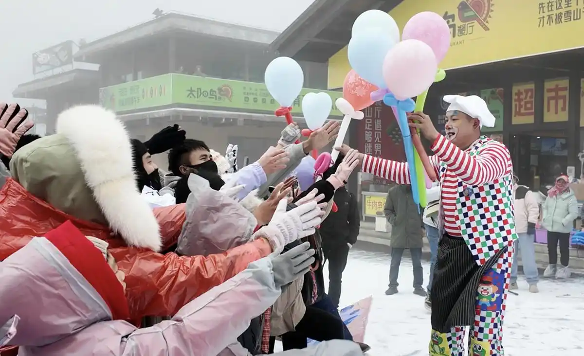 云南轿子山冰雪旅游胜地_昆明轿子山冰雪嘉年华_昆明轿子山旅游攻略