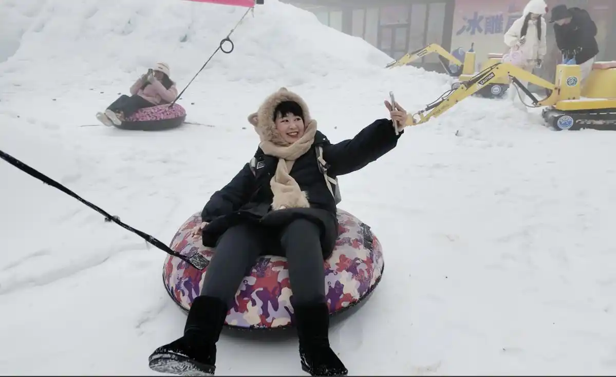 云南轿子山冰雪旅游胜地_昆明轿子山冰雪嘉年华_昆明轿子山旅游攻略