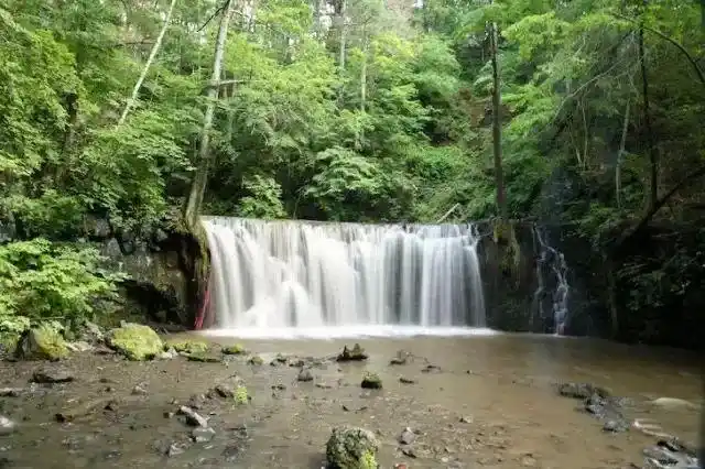长白山西景区游玩攻略_镜泊湖长白山旅游攻略_长白山南景区天池视角