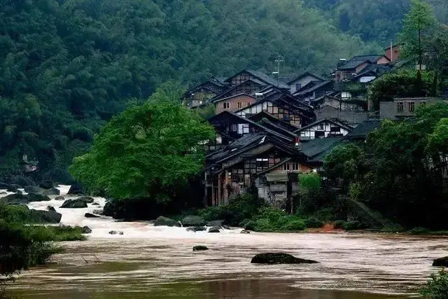 赤水大瀑布攻略_赤水丹霞地貌_赤水旅游二日游攻略