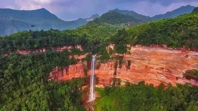 赤水丹霞地貌_赤水旅游二日游攻略_赤水大瀑布攻略