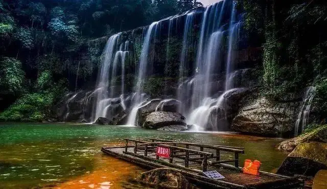 赤水丹霞地貌_赤水大瀑布攻略_赤水旅游二日游攻略