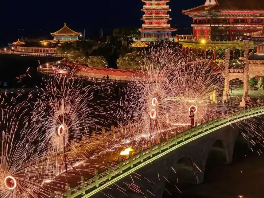 蓬莱阁旅游攻略2026_蓬莱阁景区门票_三仙山风景区夜游