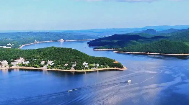 镜泊湖冬季旅游攻略_牡丹江镜泊湖旅游攻略_镜泊湖火山天湖