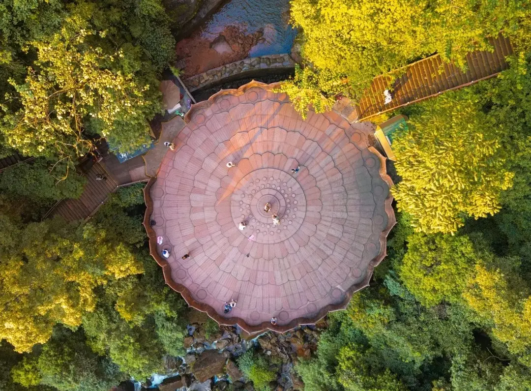 赤水丹霞景区旅游攻略_赤水旅游攻略_赤水四洞沟瀑布旅游线路