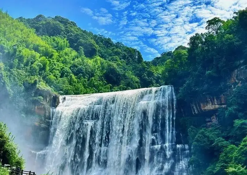 赤水丹霞景区旅游攻略_赤水四洞沟瀑布旅游线路_赤水旅游攻略