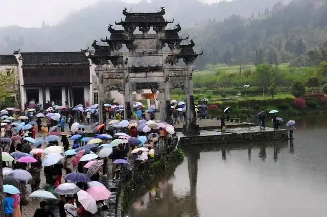 黄山和宏村旅游攻略_黄山奇松怪石云海温泉冬雪_宏村徽派建筑牛型水系