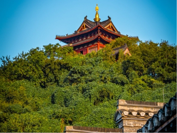 镇江金山寺旅游攻略_镇江高铁站攻略_西津渡古街旅游