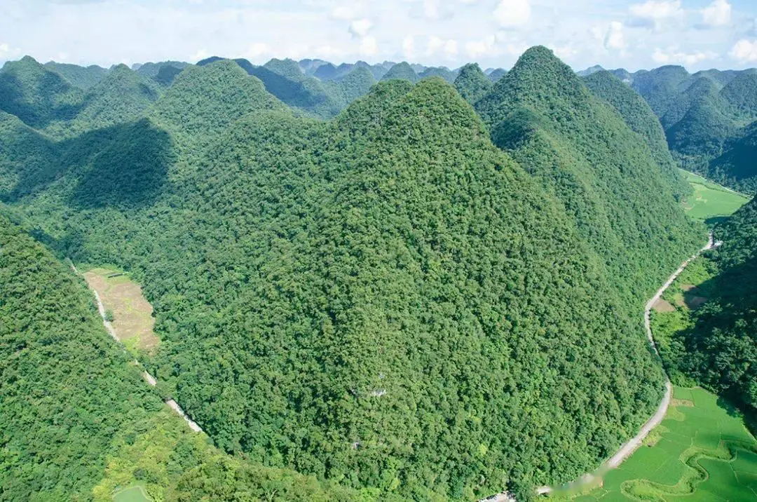 荔波旅游攻略_荔波小七孔旅游攻略_荔波旅游攻略图片