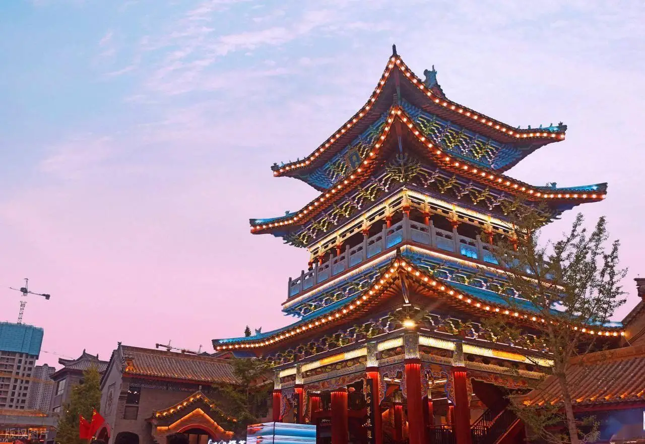 兰州敦煌张掖旅游攻略_甘肃省博物馆白塔山公园中山桥_兰州好玩景点推荐