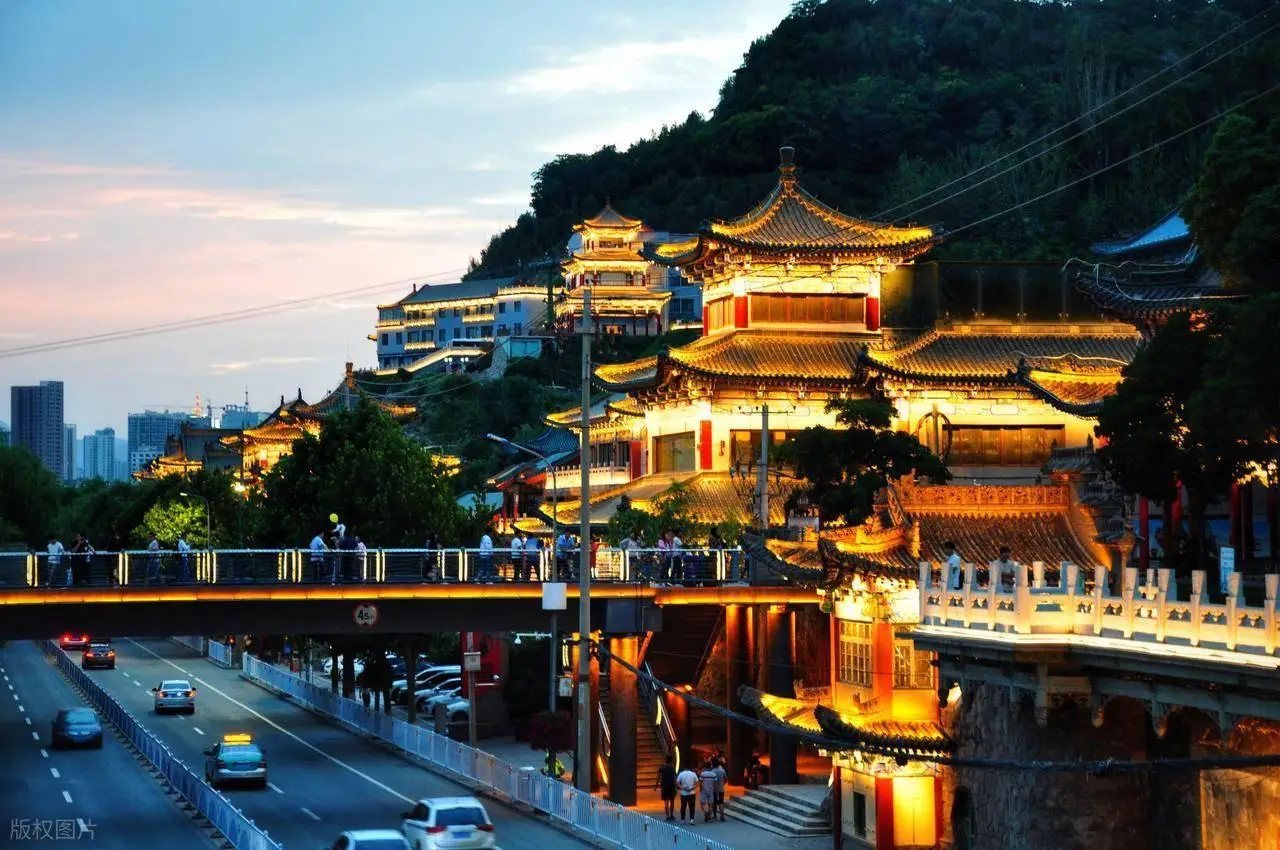 兰州好玩景点推荐_兰州敦煌张掖旅游攻略_甘肃省博物馆白塔山公园中山桥