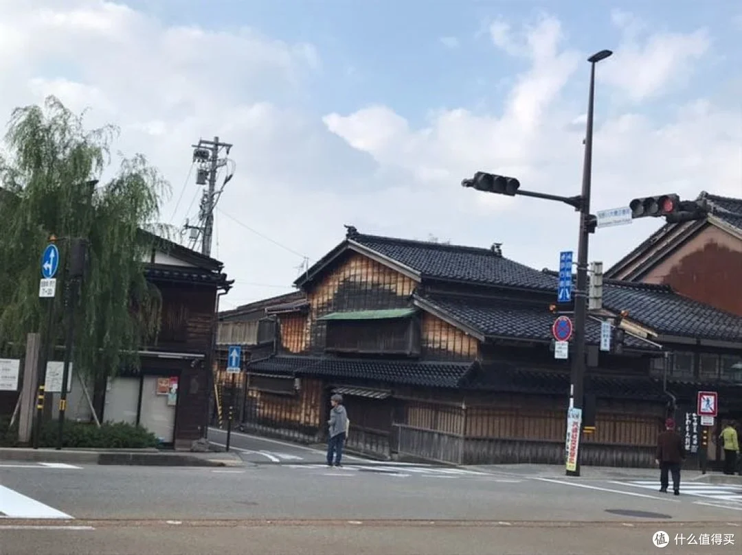 江边街景