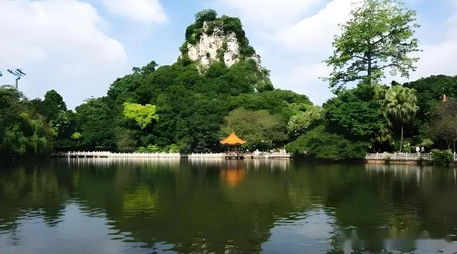 柳州螺蛳粉美食攻略_柳州十大必去景点_柳州旅游攻略古镇