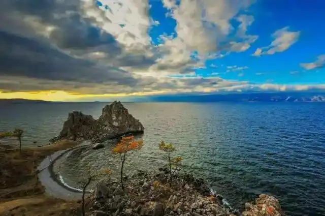 贝加尔湖旅游攻略_贝加尔湖生物多样性探索_贝加尔湖秋季旅游