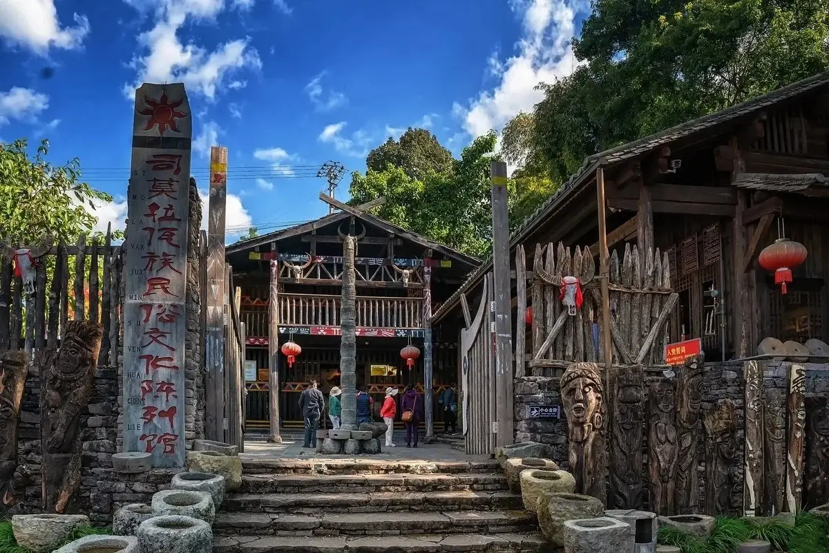 腾冲三天两夜旅游攻略_腾冲瑞丽旅游攻略_腾冲火山地热奇观与古镇暮色