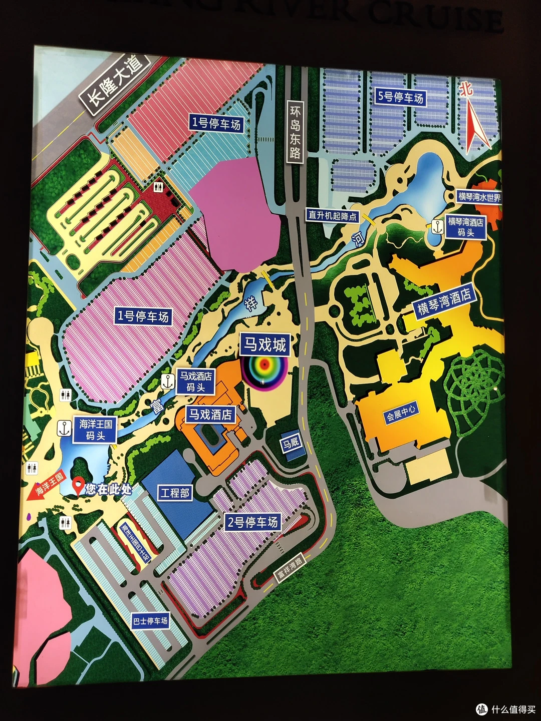 海洋王国与企鹅酒店均在地图左边未显示的地方