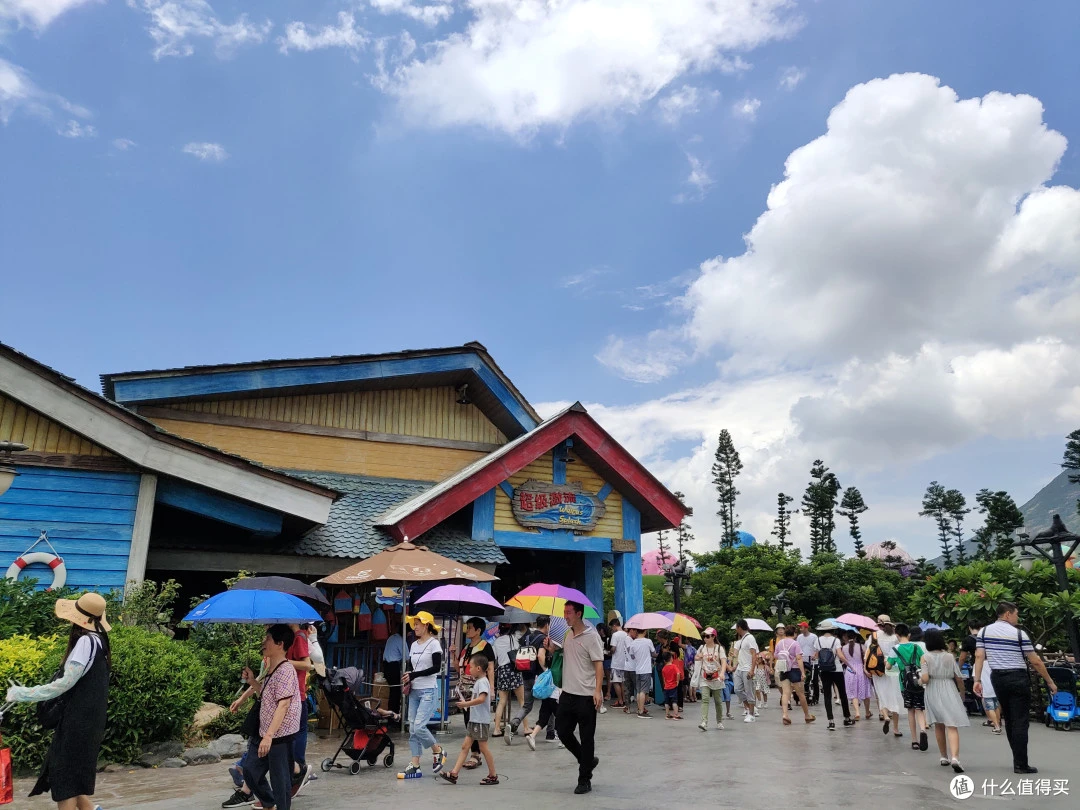 超级激流：排队人最多，排队的地方也不是很好找，建议询问工作人员