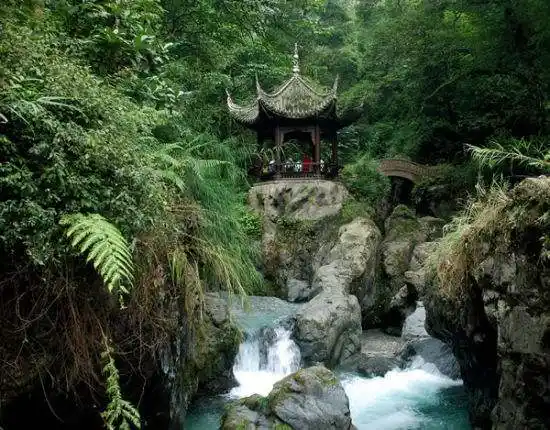 峨眉山最佳徒步路线_峨眉山徒步线路推荐_徒步峨眉山旅游攻略