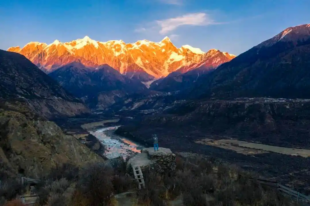 火车赴藏旅游_坐火车去拉萨旅游攻略_高原旅游专列