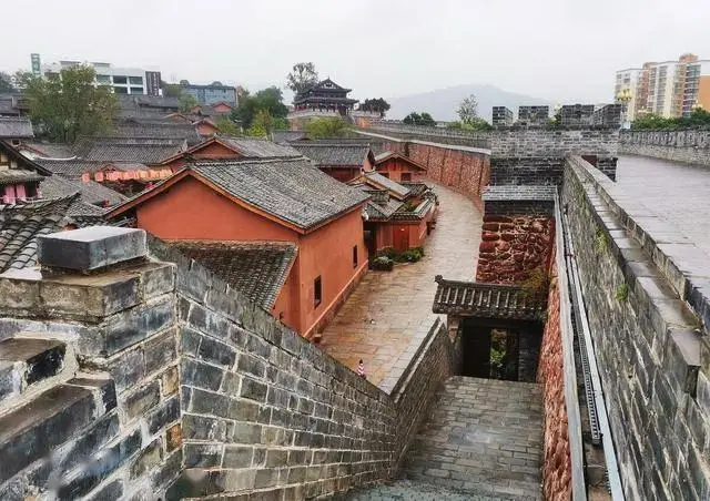 西昌旅游攻略_西昌旅游攻略_邛海泸山景点