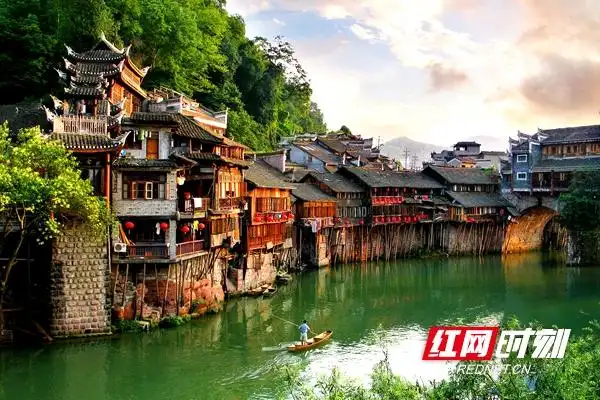 吉首旅游攻略景点必去_湖南旅游攻略_这么近那么美