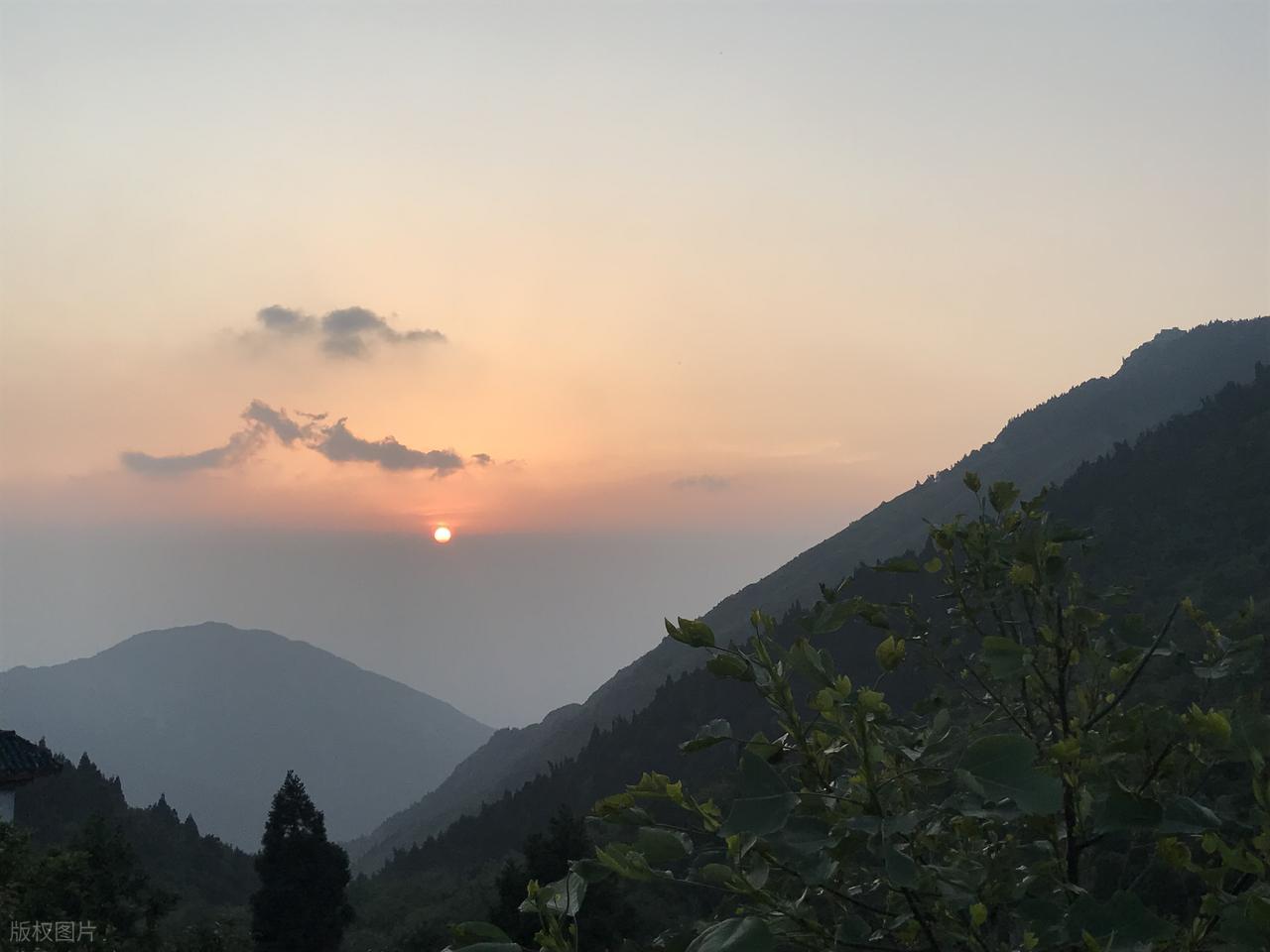 衡山2日旅游攻略_衡山日出最佳观赏地点_衡山山顶住宿VS山脚住宿