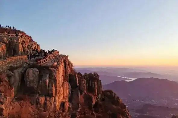 泰山风景区旅游攻略_泰山登山路线攻略_泰山游玩路线图