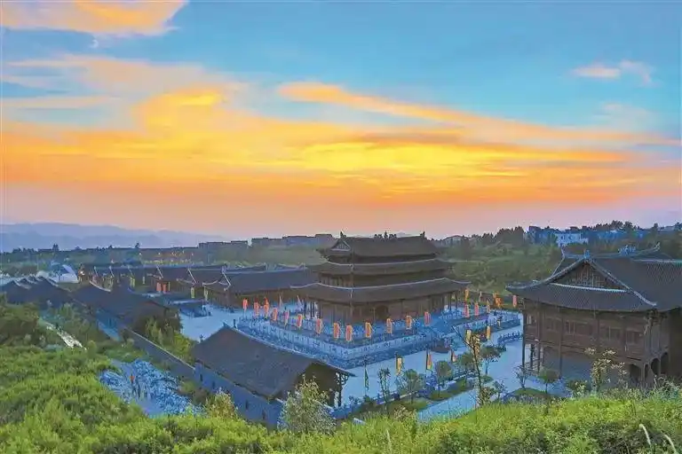 贵阳青岩古镇旅游线路_毕节九洞天景区旅游攻略_青岩古镇旅游攻略