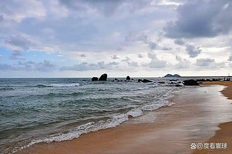 海南万宁旅游必去景点_海南万宁旅游攻略景点介绍_日月湾冲浪胜地