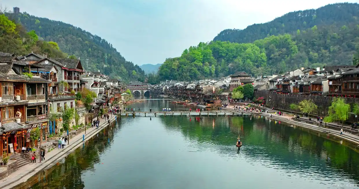 凤凰古镇旅游攻略_凤凰古城深度游攻略_凤凰古城小众路线推荐