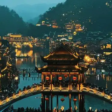 凤凰古镇旅游攻略_凤凰古城交通指南_<strong>凤凰古城攻略</strong>