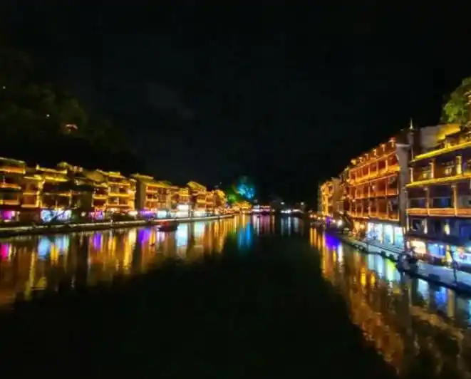 凤凰古城必打卡景点东门城楼沱江_凤凰古镇旅游攻略_凤凰古城游玩攻略2-3天