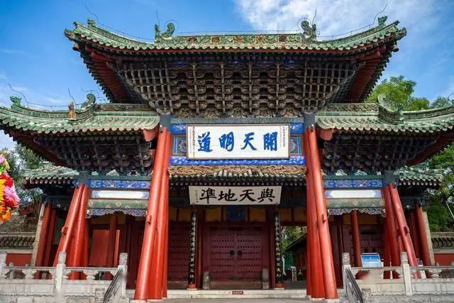 麦积山石窟景点介绍_天水旅游攻略_天水到甘南旅游攻略