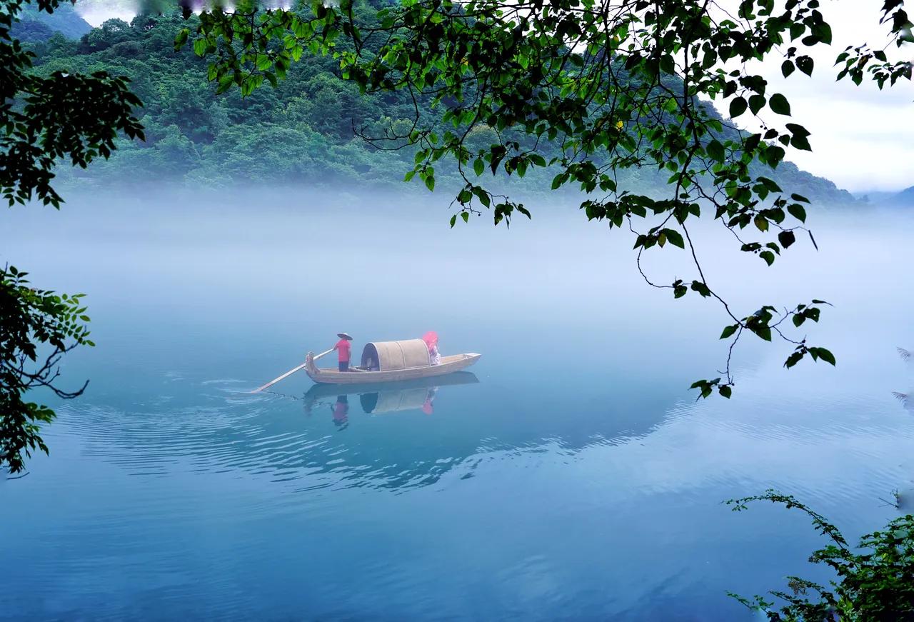 郴州小东江旅游攻略_小东江晨雾渔舟_资兴东江湖最佳观赏时间