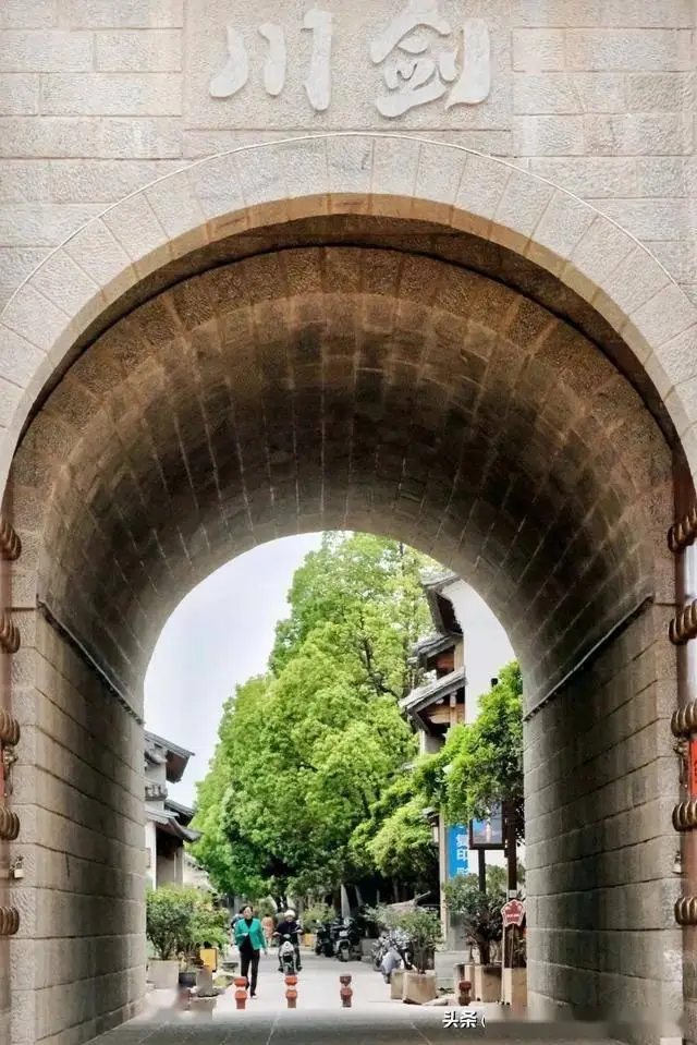 剑川沙溪古镇旅游攻略_剑川古城旅游攻略_石宝山石窟旅游指南