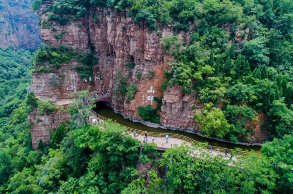 红旗渠风景区旅游攻略_红旗渠修建历史_林县缺水困境