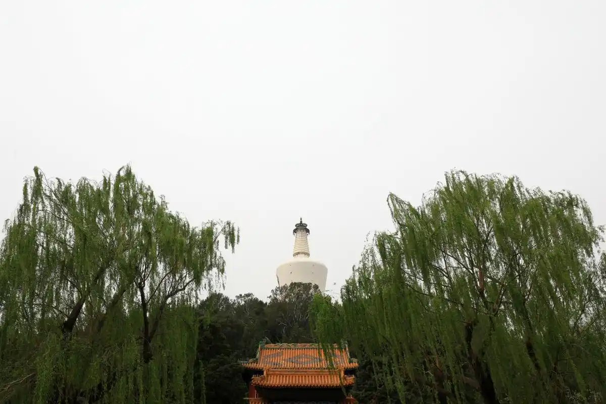 北海公园旅游攻略_北海公园历史长廊_北海公园白塔琼岛九龙壁