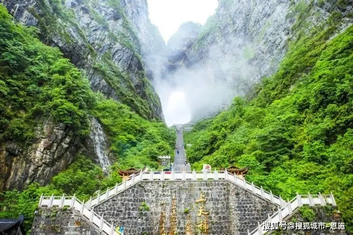 最新张家界凤凰旅游攻略_张家界5天4晚旅游行程_张家界特色客栈住宿推荐