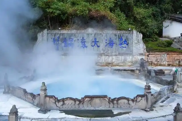 腾冲8月份旅游攻略_腾冲热海温泉旅游攻略_腾冲火山地热国家地质公园