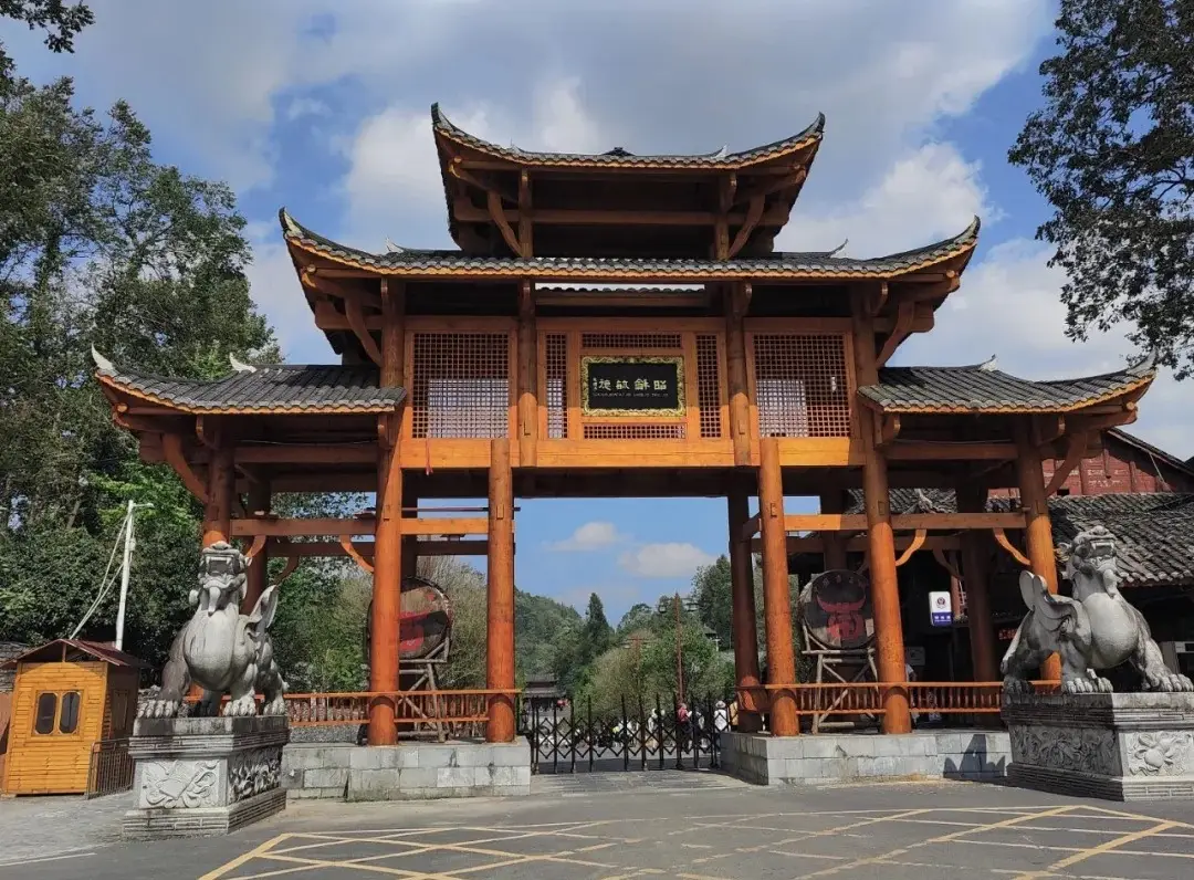 铜仁山水人文脉络旅游线路_铜仁三天两夜旅行攻略_铜仁梵净山旅游攻略