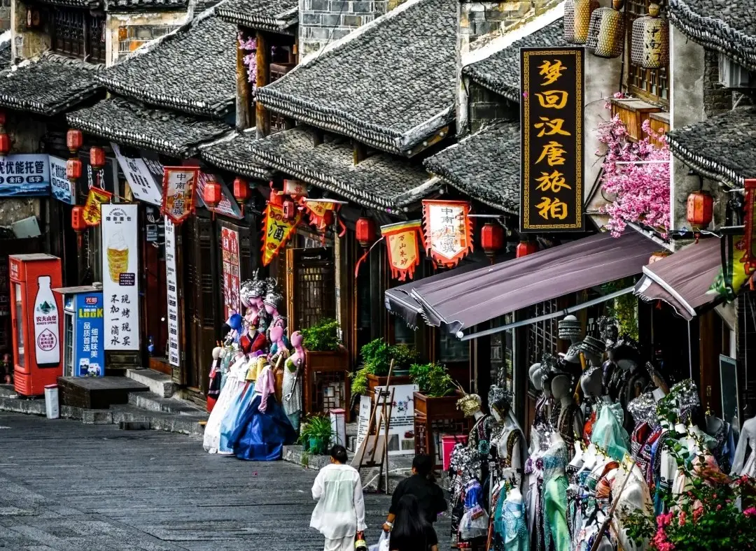 铜仁山水人文脉络旅游线路_铜仁梵净山旅游攻略_铜仁三天两夜旅行攻略